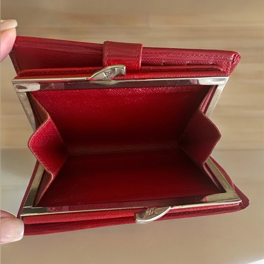 Louis Vuitton Epi Kisslock Bifold Wallet - Picture 5 of 8